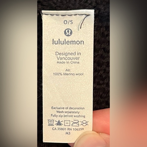 Lululemon Black Poncho On The Go with Zipper Detail - Picture 6 of 9